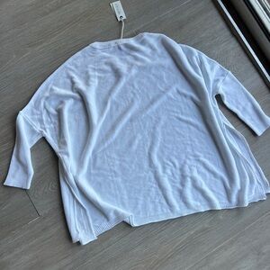 Elegant Flowy White Women's Sweatshirt